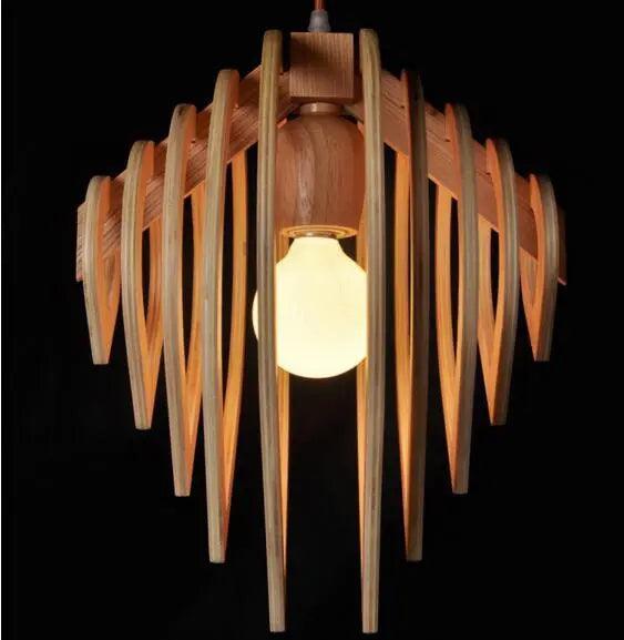 Moderater Holzanhänger - Natürliche Eleganz aus der Lumière-Kollektion