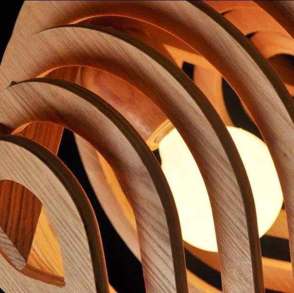 Moderater Holzanhänger - Natürliche Eleganz aus der Lumière-Kollektion