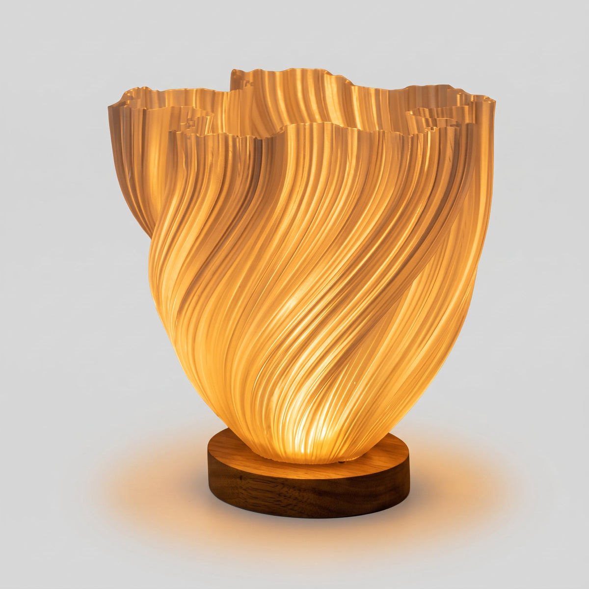 Organische Wirbel-Tischlampe – Skulpturales Ambientelicht mit Holzsockel