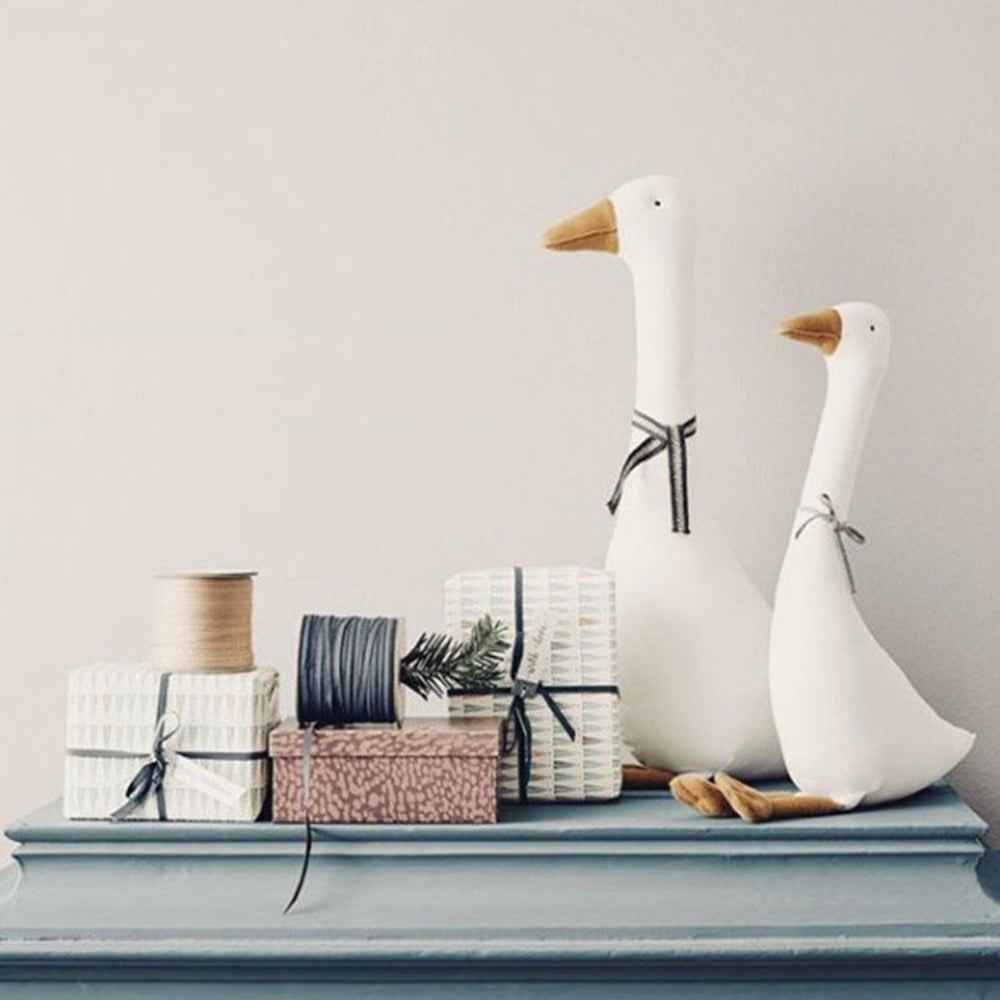 Gossie - Süßer Gänse-Plüschaffe & gemütliches Kissen für Kuschelzeit