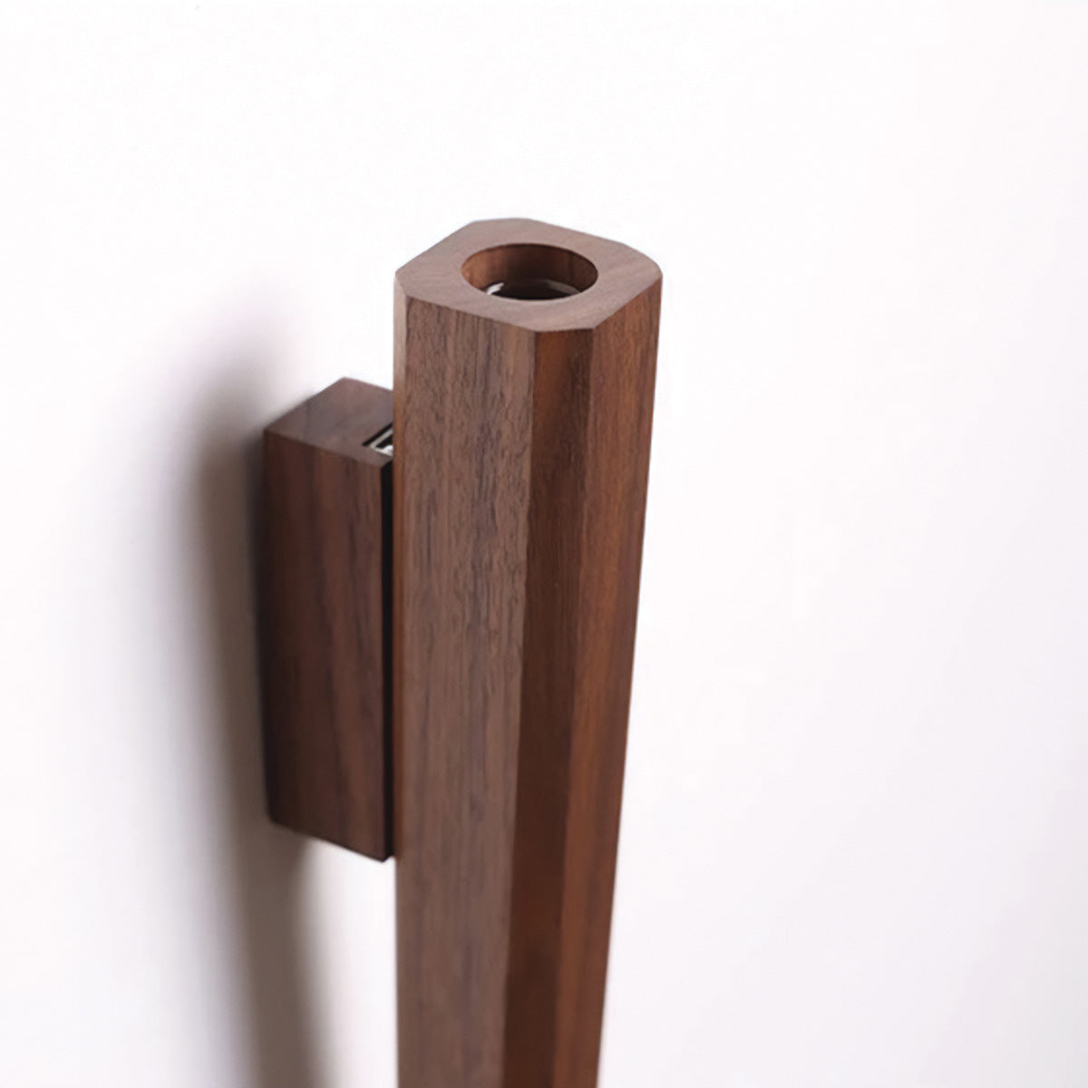 Wandvasen in Blumenflötenform für elegante und anspruchsvolle Blumendekoration