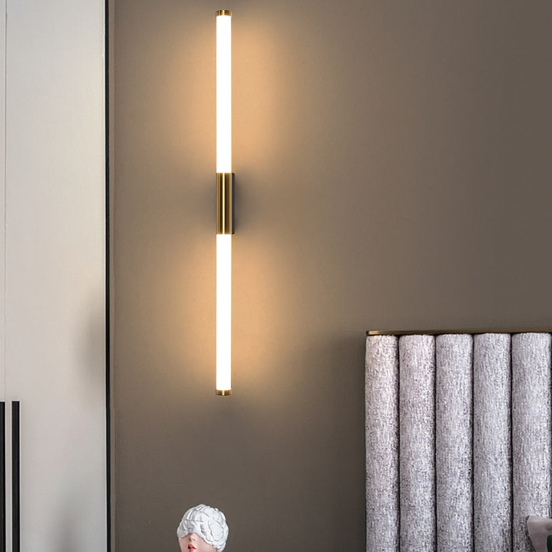 Veralyn - Elegante goldfarbene LED-Wandlampe in Stabform für das Schlafzimmer