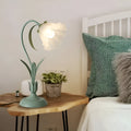 Elegante lampada da tavolo antica con design a frange e motivo floreale affascinante