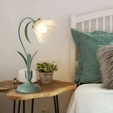 Elegante Antike Tischlampe mit Fransen Design und Charmvollem Blumenmuster