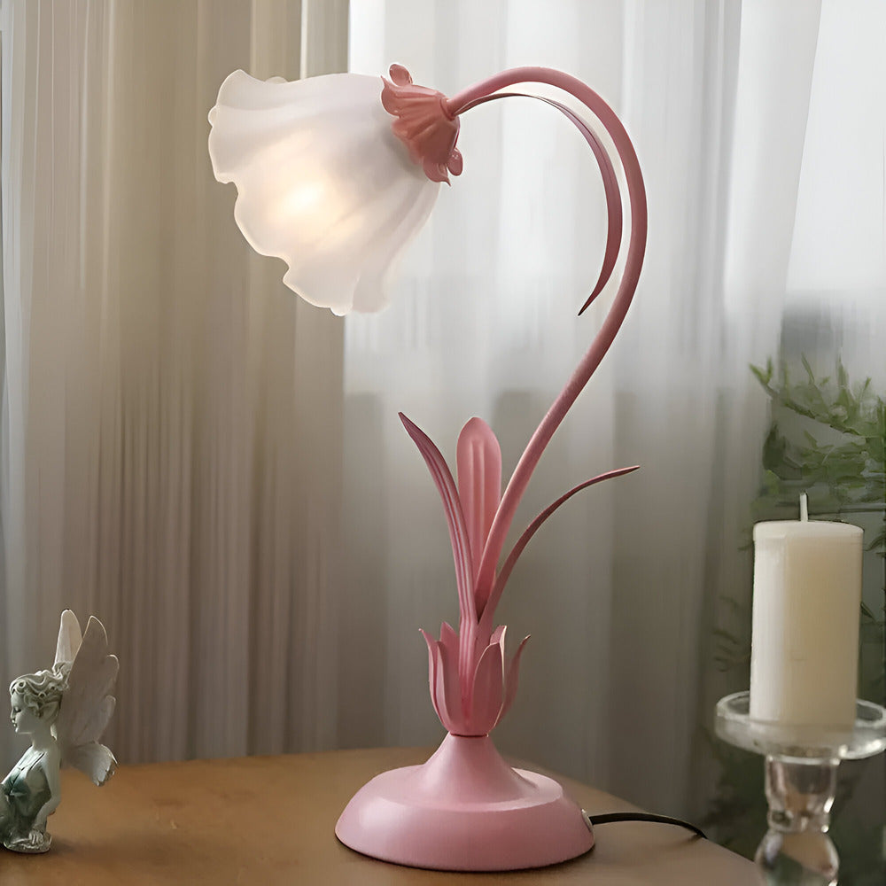 Talia - Elegante Antike Tischlampe mit Fransen Design und Charmvollem Blumenmuster