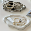 Smart og elegant keramisk smykkeskål til en elegant detalje