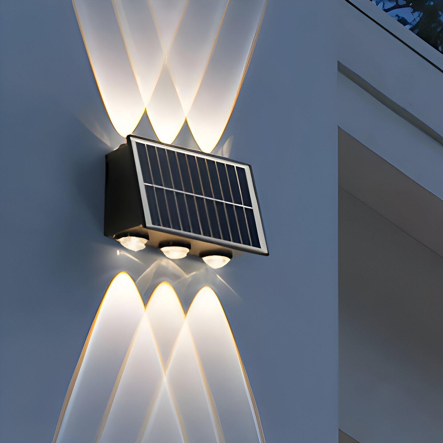 Auristia Wasserdichte LED Solar Wandlampe für Außen mit In- und Uplight für Schöne Außenbeleuchtung
