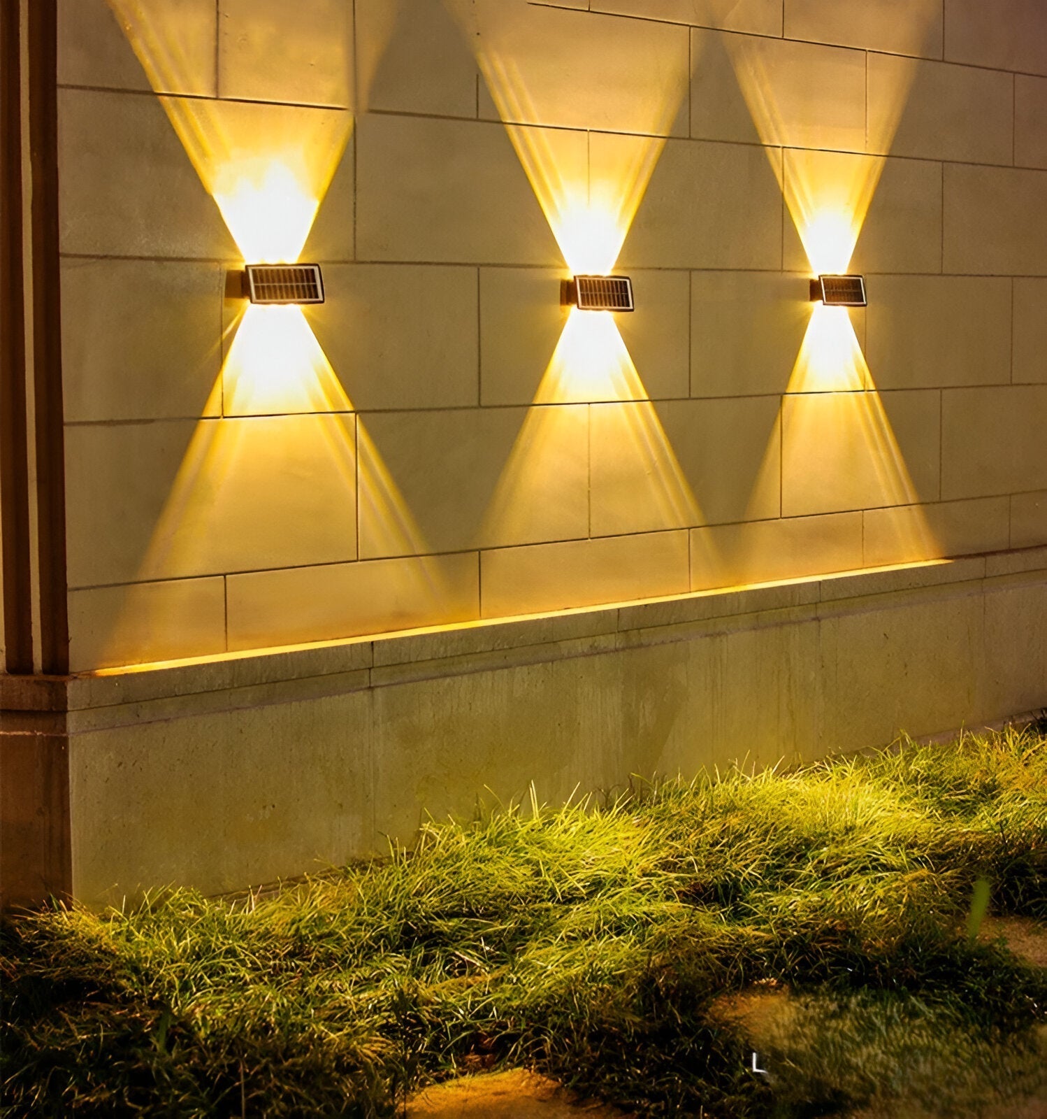 Auristia Wasserdichte LED Solar Wandlampe für Außen mit In- und Uplight für Schöne Außenbeleuchtung
