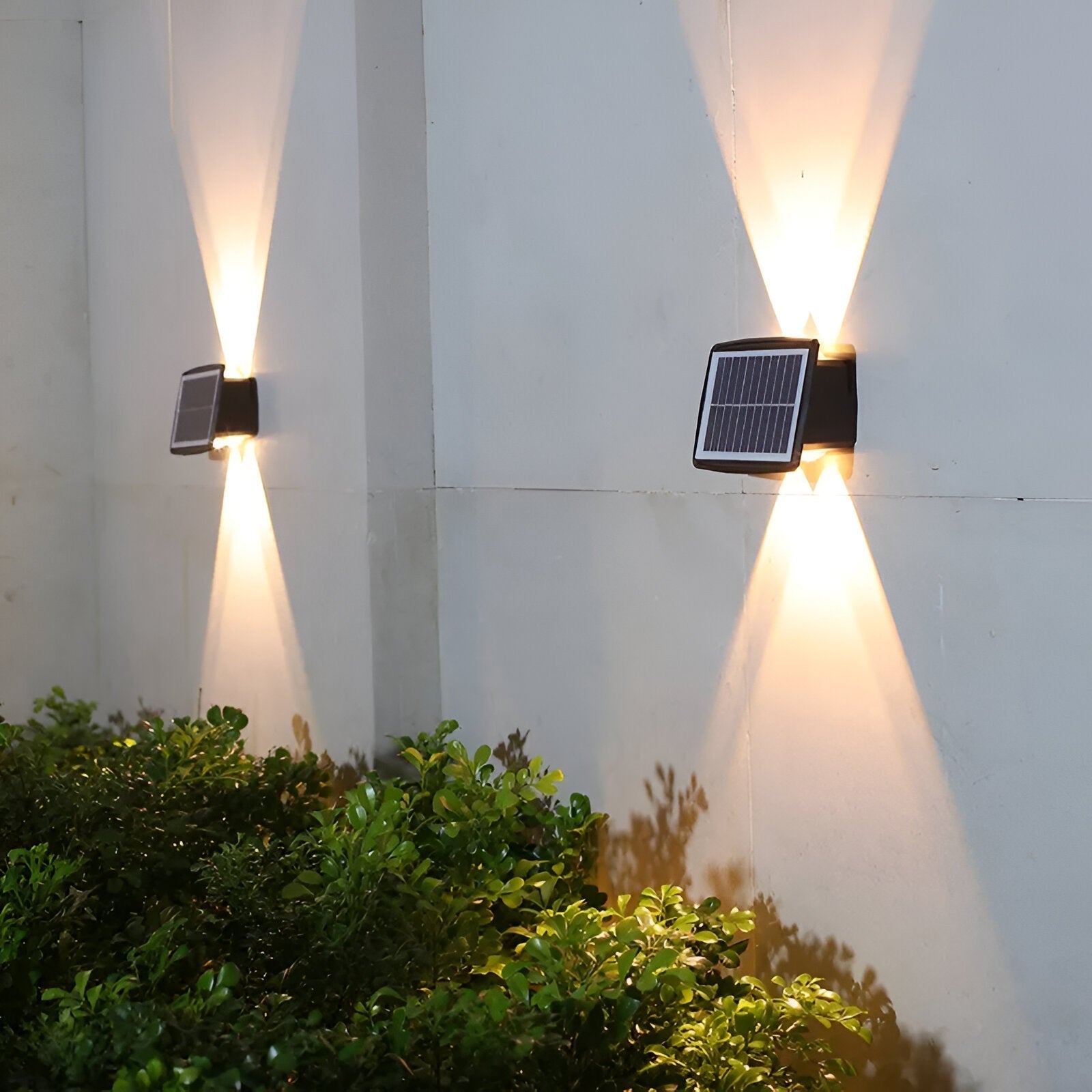 Auristia Wasserdichte LED Solar Wandlampe für Außen mit In- und Uplight für Schöne Außenbeleuchtung