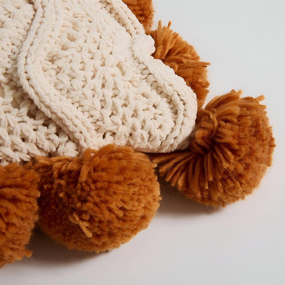 Domitia - Gemütliche gestrickte Kissenhülle mit Quasten im trendigen Boho-Stil