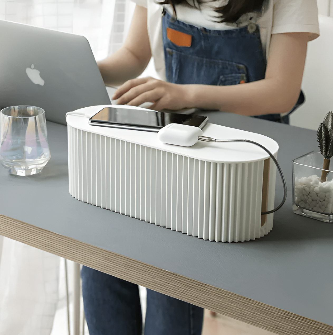 Caliane - Elegante Minimalistische Kabelbox im Charmanten Macaron-Design