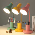 Moderne LED-bordlampe med praktisk blyantholder til stilfuld og funktionel belysning