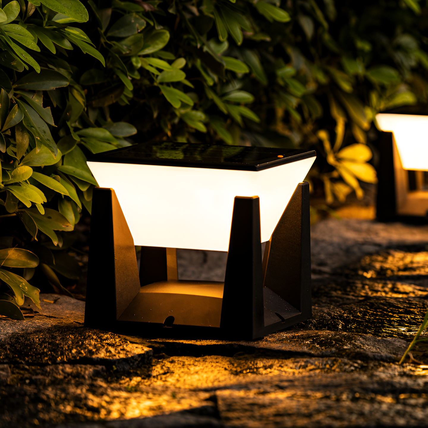 Serelith - Moderne schwarze quadratische Garten-Solarlampe für stimmungsvolle Außenbeleuchtung
