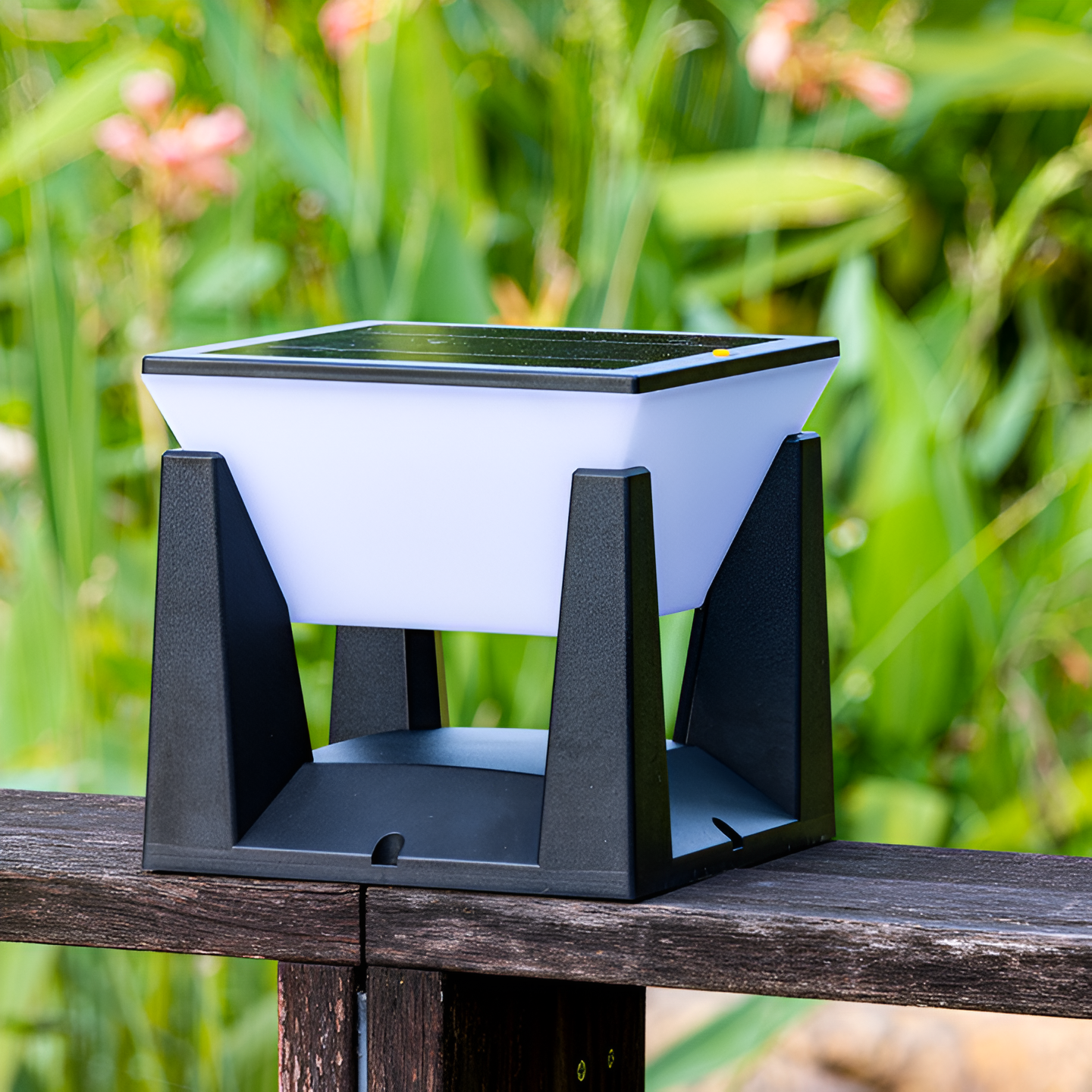 Serelith - Moderne schwarze quadratische Garten-Solarlampe für stimmungsvolle Außenbeleuchtung