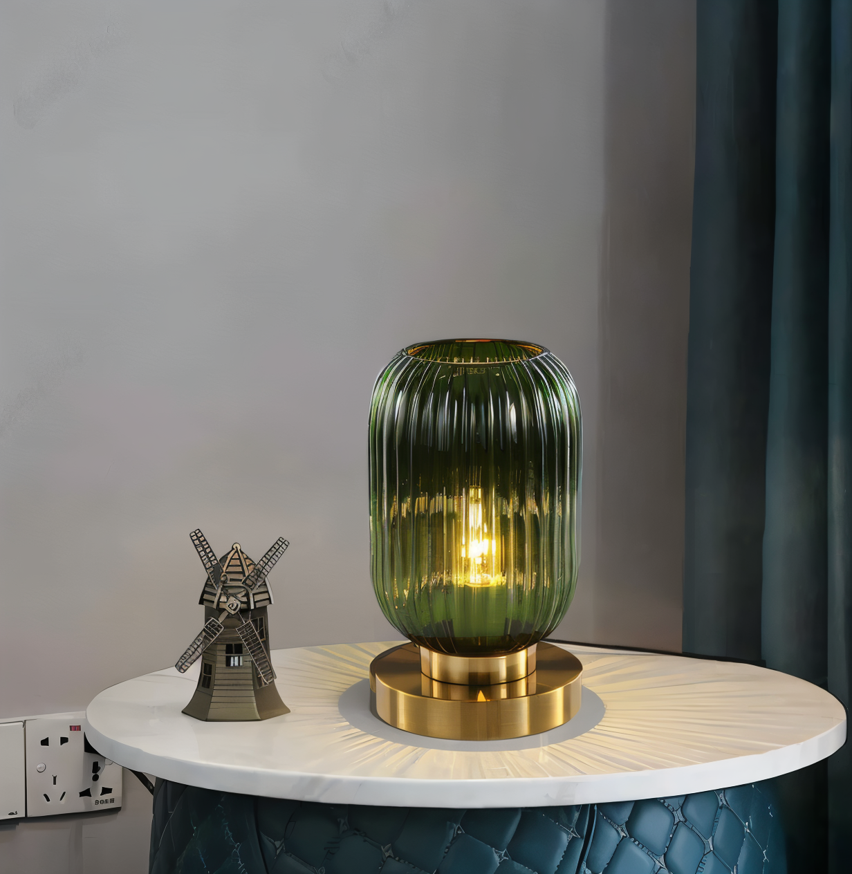 Oriantha - Elegante Nordische Tischlampe mit gebogenem geriffeltem Glas für stimmungsvolle Beleuchtung
