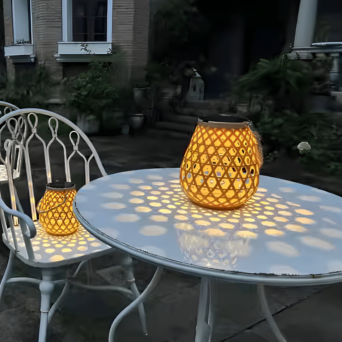 Isavora - Stilvolle solar Gartenlampe mit natürlichem geflochtenem Bambus-Look für stimmungsvolle Außenbeleuchtung