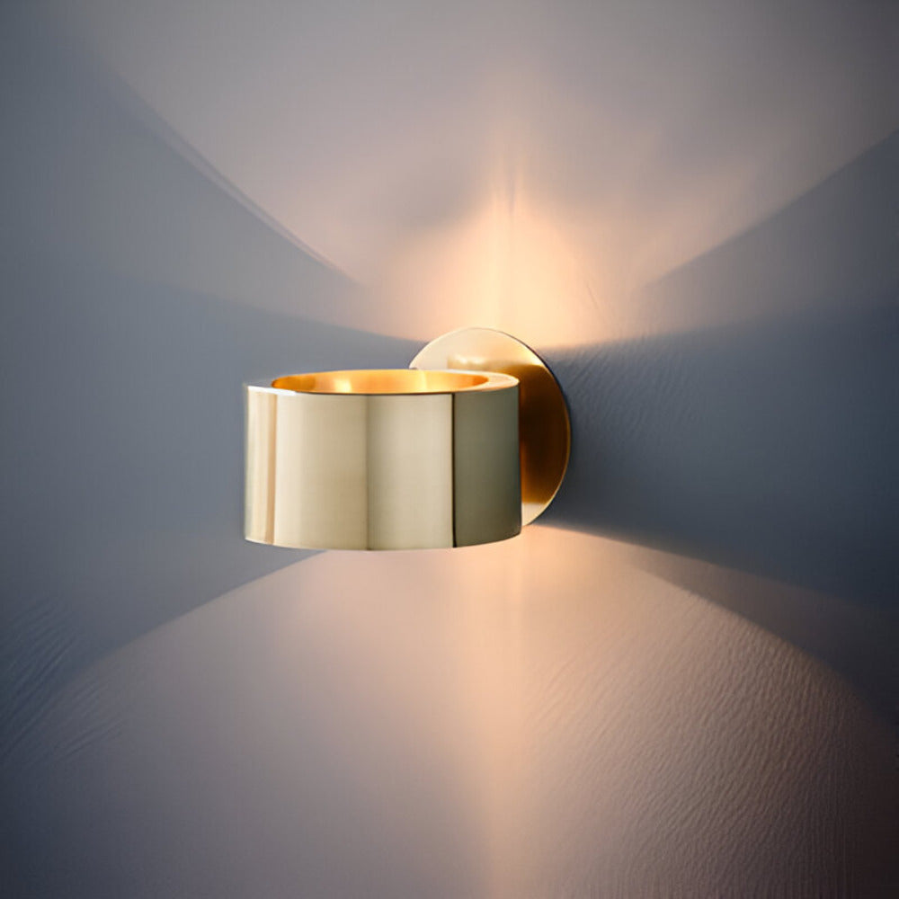 Alecta - Elegante goldene minimalistische Wandleuchte für zeitloses Design