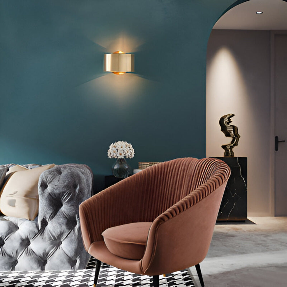 Alecta - Elegante goldene minimalistische Wandleuchte für zeitloses Design