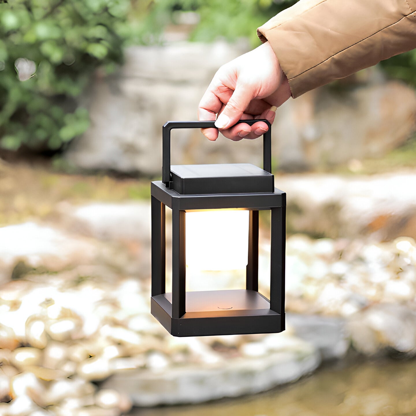 Lunistra - Elegante schwarze tragbare Solarlaterne mit USB-Ladefunktion für den Garten