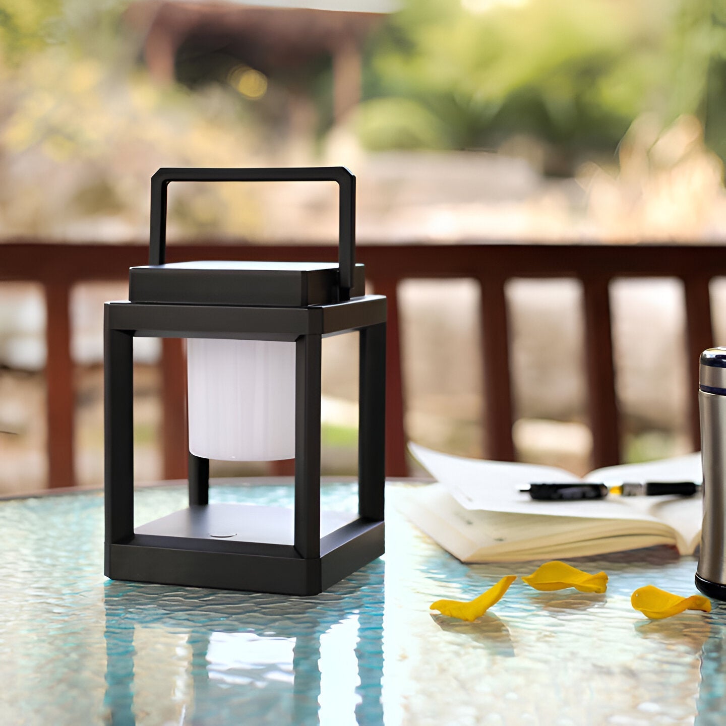 Lunistra - Elegante schwarze tragbare Solarlaterne mit USB-Ladefunktion für den Garten