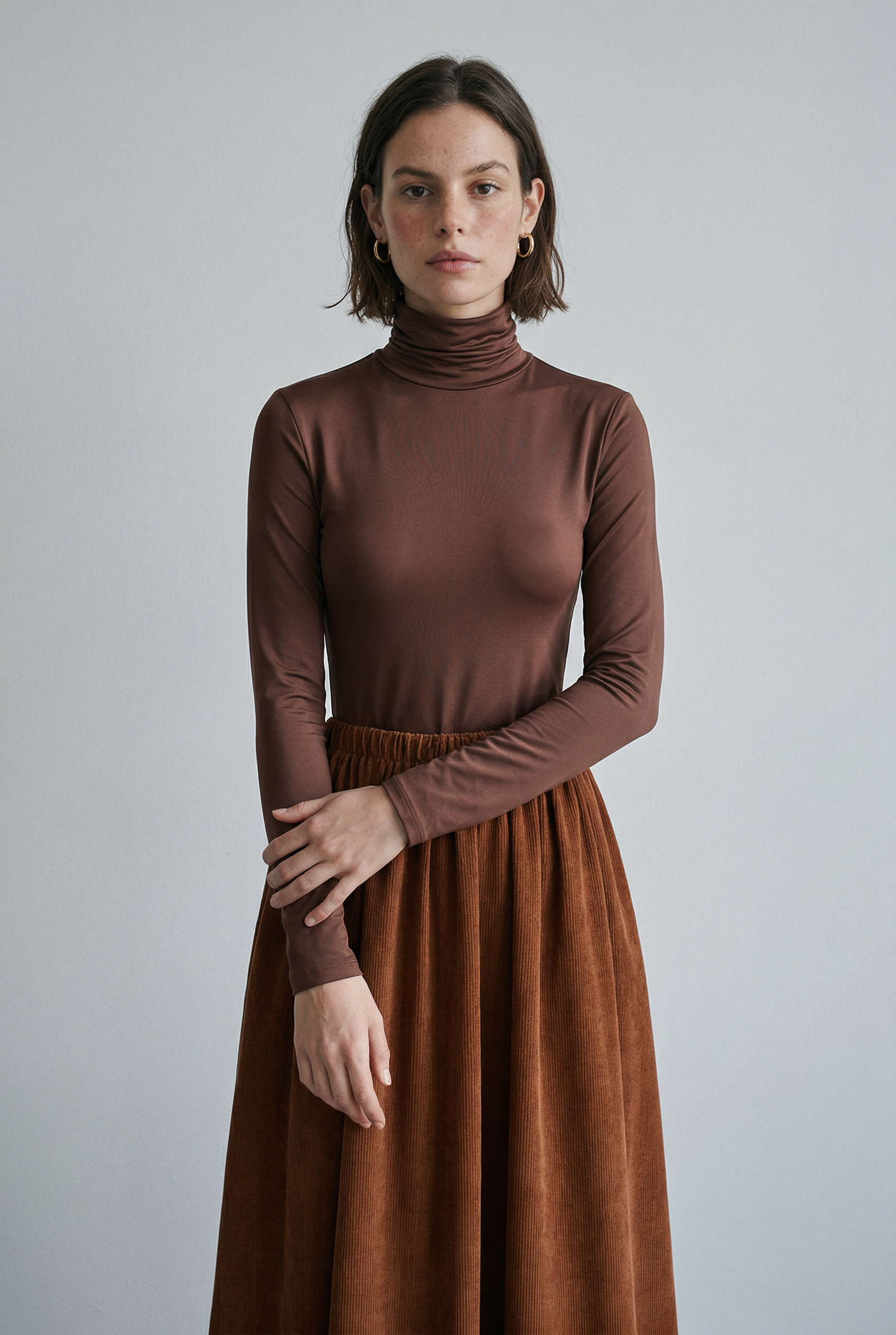Dunkelbraunes Rollkragenoberteil und Cordrock-Set – Elegantes und gemütliches Ensemble