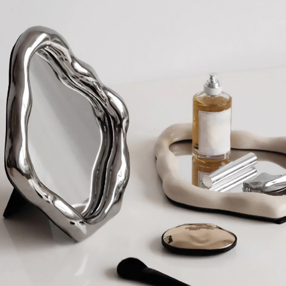 Aura-Tischspiegel – Eleganz und Praktikabilität für WC und Make-up