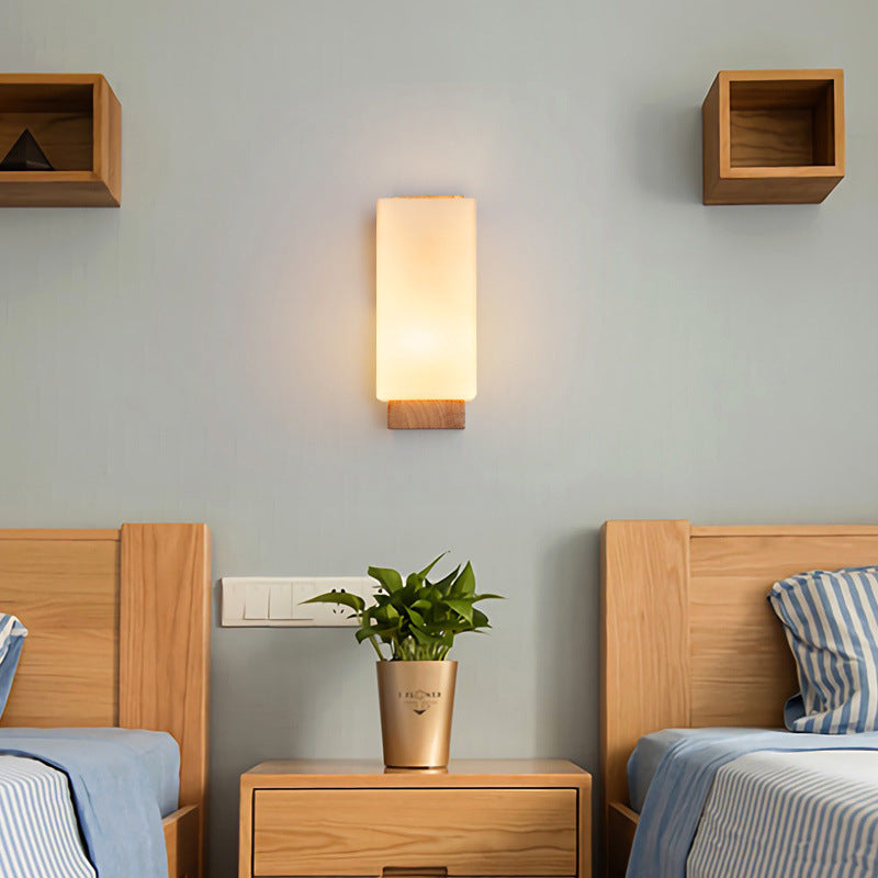 Wandleuchte mit Rechteckigem Holzrahmen und Glasschirm