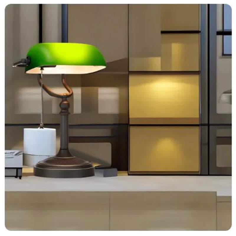 Klassische grüne Banklampe TimelessBank elegant und anspruchsvoll