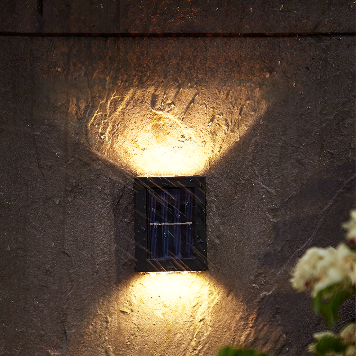 Selora - Solar-Außenleuchte LED mit IP65 Wasserbeständigkeit und edlem schwarzem Design