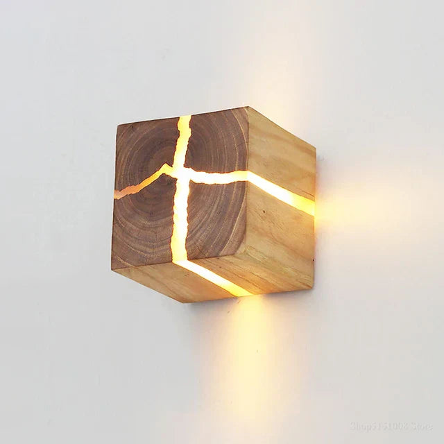 Wandlampe Würfel Craft aus Massivholz für elegante und rustikale Dekoration