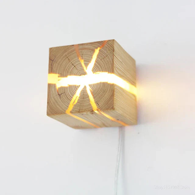 Wandlampe Würfel Craft aus Massivholz für elegante und rustikale Dekoration