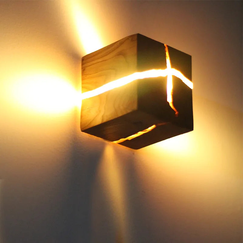Wandlampe Würfel Craft aus Massivholz für elegante und rustikale Dekoration