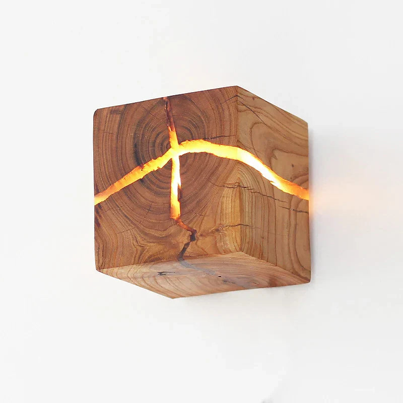 Wandlampe Würfel Craft aus Massivholz für elegante und rustikale Dekoration
