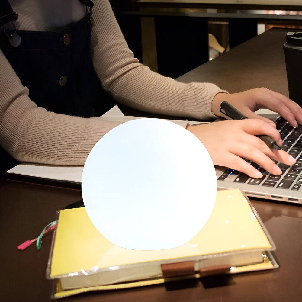 Thessara - Moderne LED-Tafellampe mit Vibrierender Farbtemperaturanpassung in Kugelform für eine Gemütliche Atmosphäre