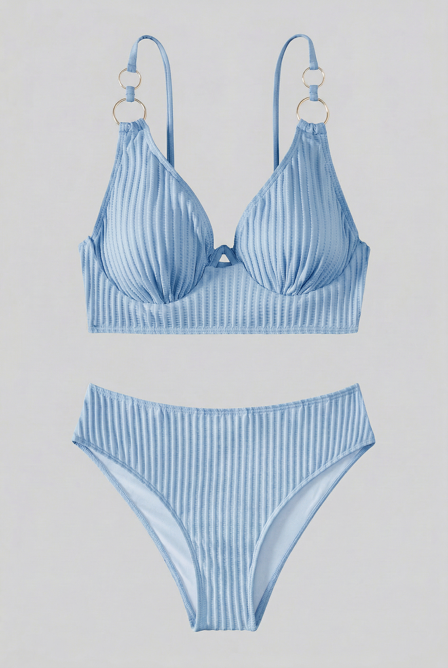 Schmeichelhaftes Bikini-Set mit hohem Bund