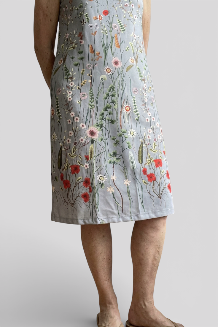 Elegante Bestickte Bardeklädning für ein Stilvolles Erscheinungsbild