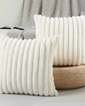 Luxuriöses Kissen mit Rippendesign