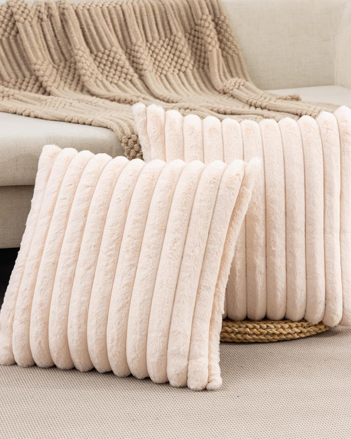 Luxuriöses Kissen mit Rippendesign