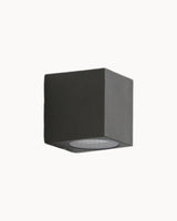 Minimalistische Wandleuchte aus Metall und Glas
