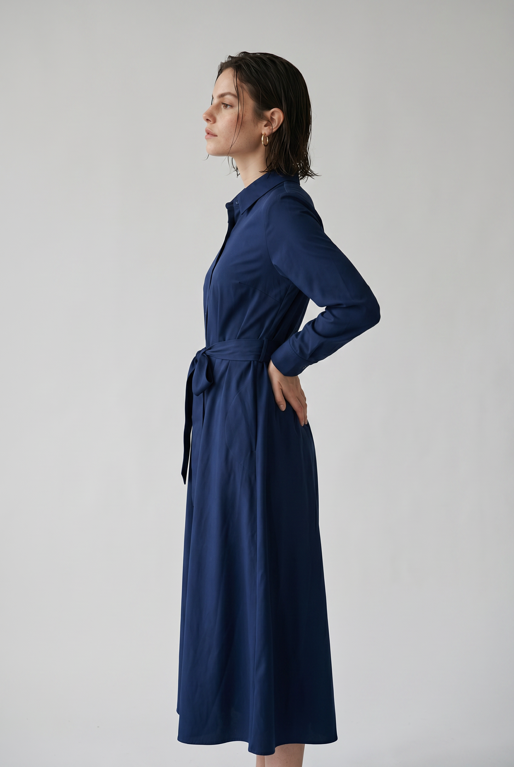 Elegantes Maxi-Kleid mit Langärmeln und Hemdkragen Damen