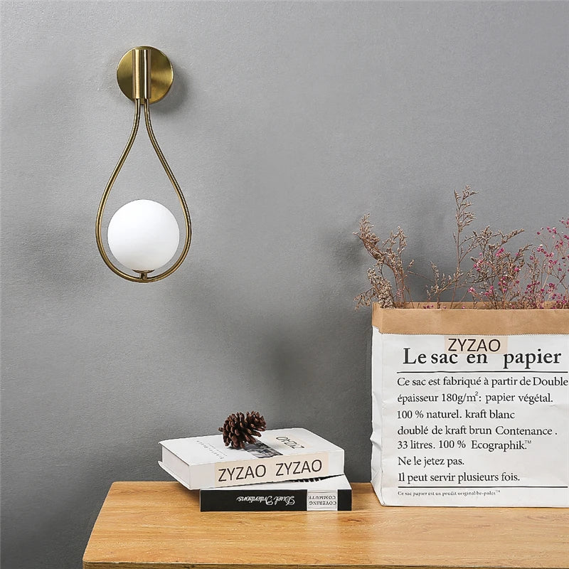 ZenithGlass - Elegante Wandlampe aus metallischem Glas in Kugelform für eine raffinierte Dekoration