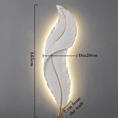 FederAura - Elegante Wandlampe aus weißen Federn für moderne Dekoration