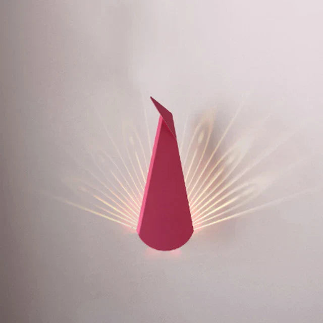 Farbiger Glanz: Wandlampe Pfauenfederglanz