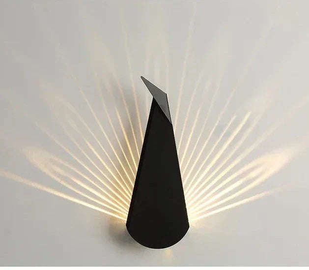 Farbiger Glanz: Wandlampe Pfauenfederglanz