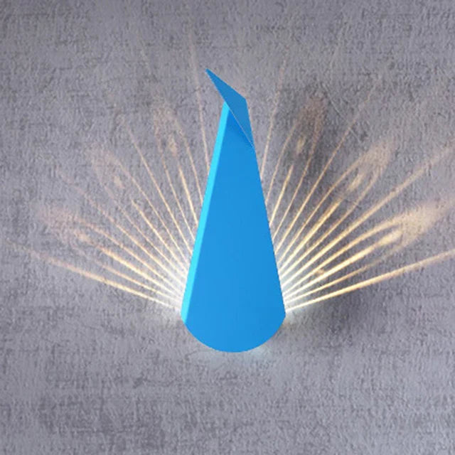 Farbiger Glanz: Wandlampe Pfauenfederglanz