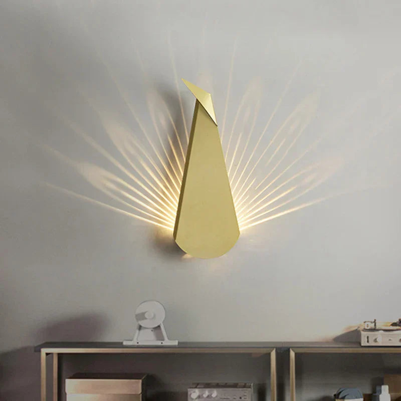 Farbiger Glanz: Wandlampe Pfauenfederglanz