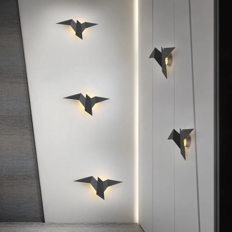 Nordische Eisen-Wandlampe AvianAura mit Vogel-Design für eine warme Atmosphäre