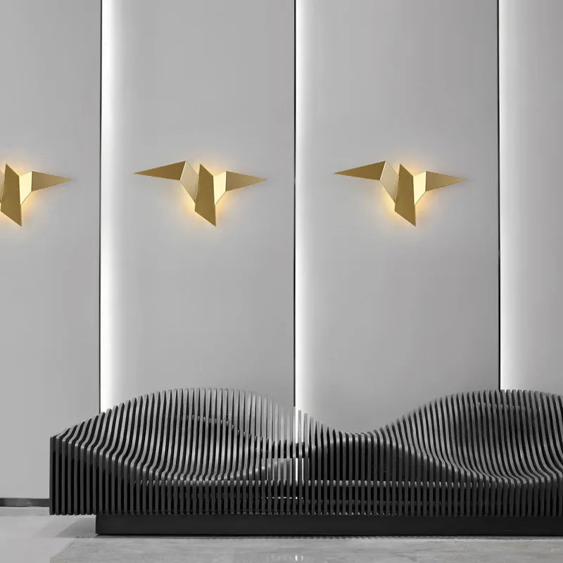 Nordische Eisen-Wandlampe AvianAura mit Vogel-Design für eine warme Atmosphäre