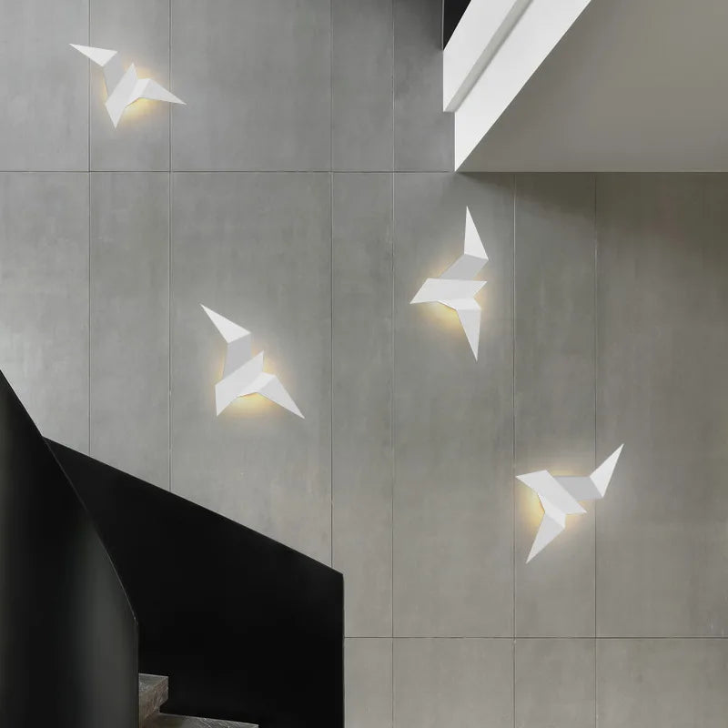 Nordische Eisen-Wandlampe AvianAura mit Vogel-Design für eine warme Atmosphäre
