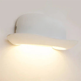 Natürliche Magie: Waldhaus-Wandlampe für eine gemütliche Atmosphäre